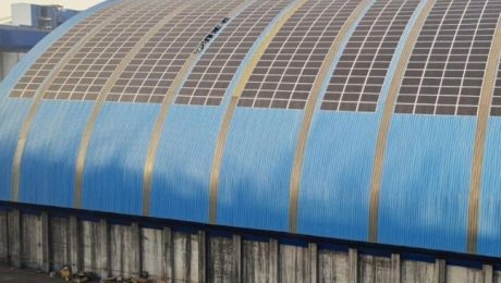 首個拱形礦區煤棚項目 | 日托輕柔組件解決拱形屋頂安裝難題