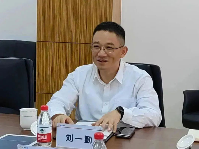 無錫市新吳法院院長劉一勤一行蒞臨江蘇日托考察調研