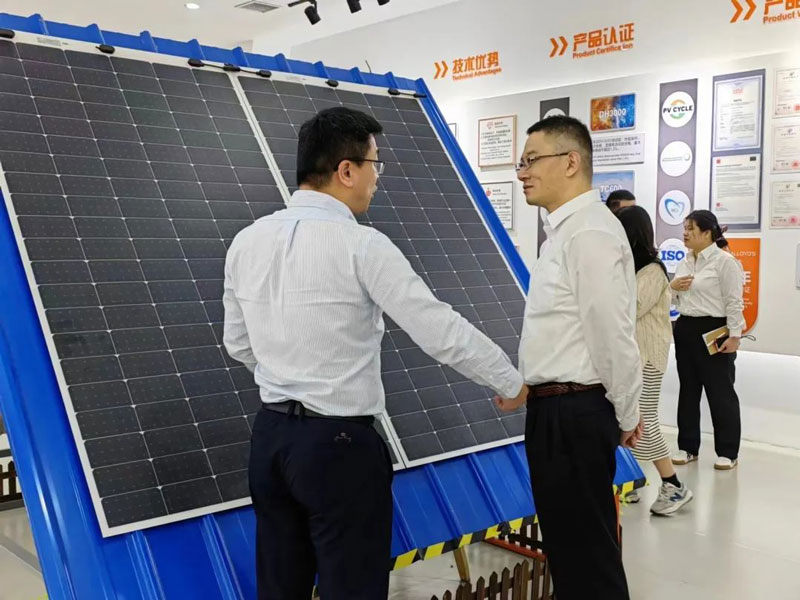 無錫市新吳法院院長劉一勤一行蒞臨江蘇日托考察調研