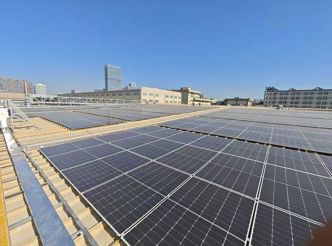 日托輕剛組件助力廣州統一屋頂新能源項目建設