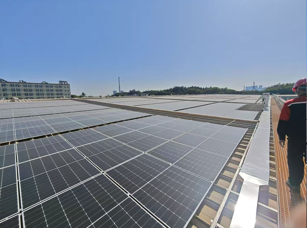 日托輕剛組件助力廣州統一屋頂新能源項目建設